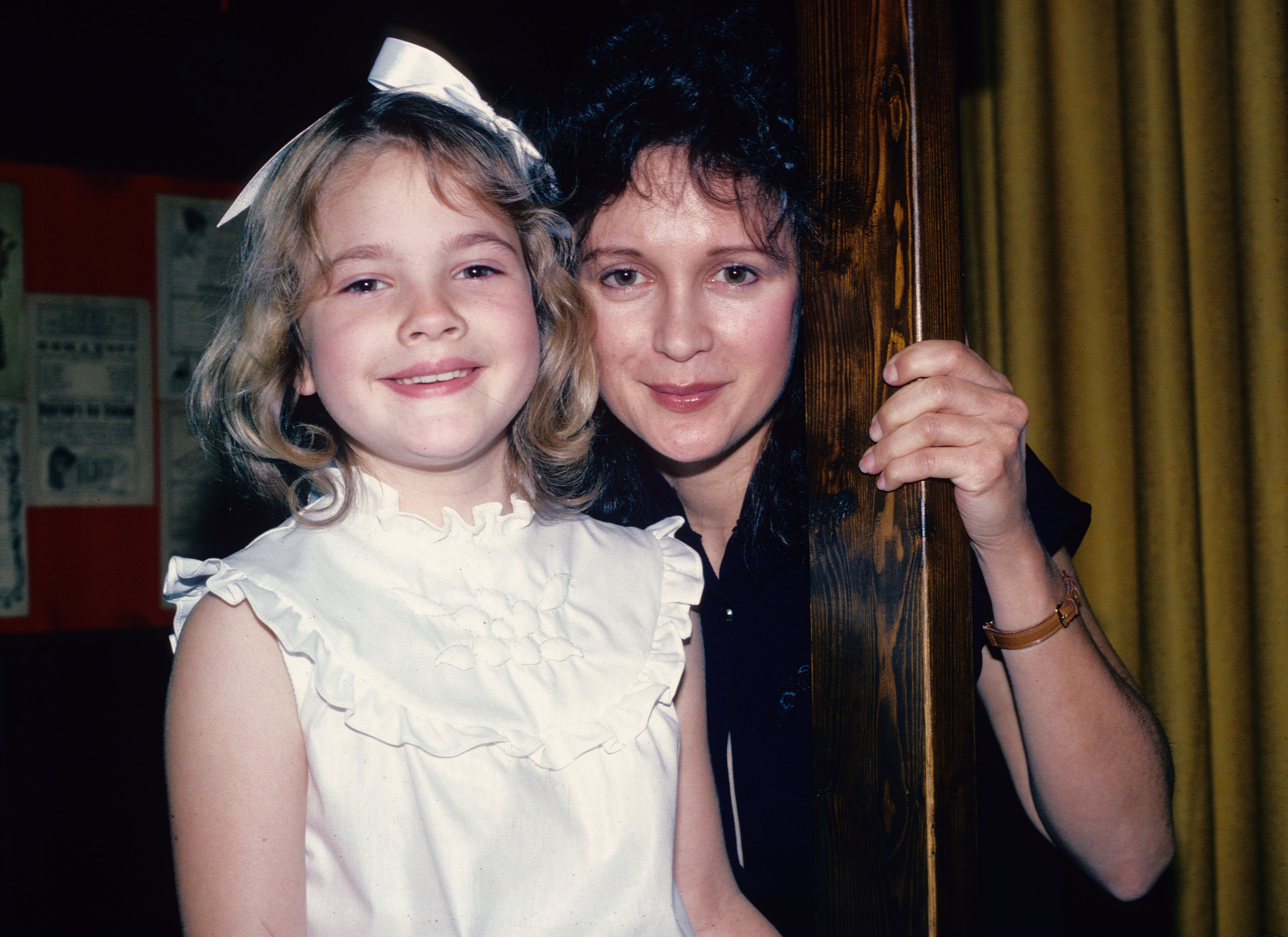 Drew Barrymore with his mother, Jaid, in 1982